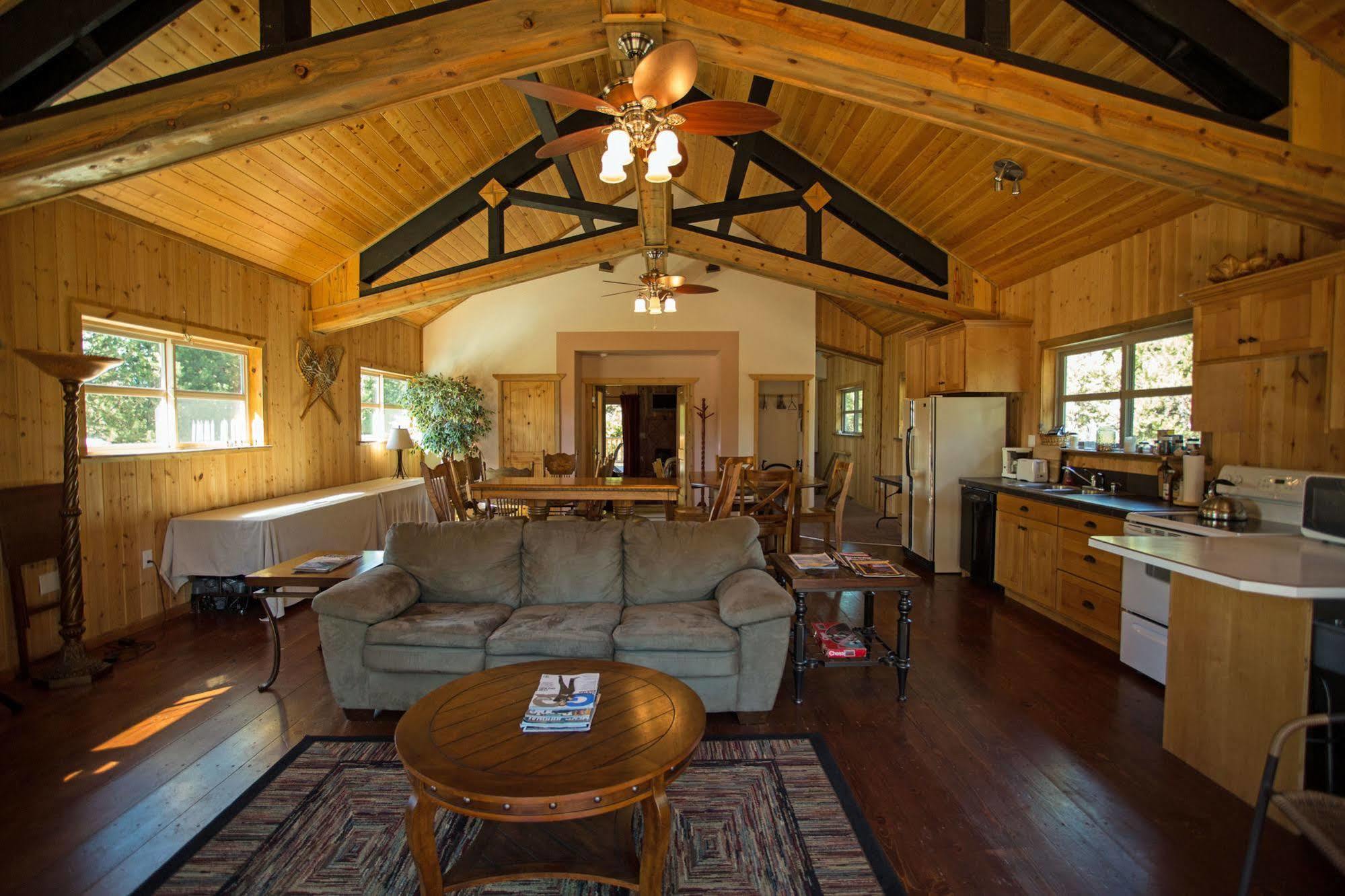 Diamondstone Guest Lodges La Pine Buitenkant foto