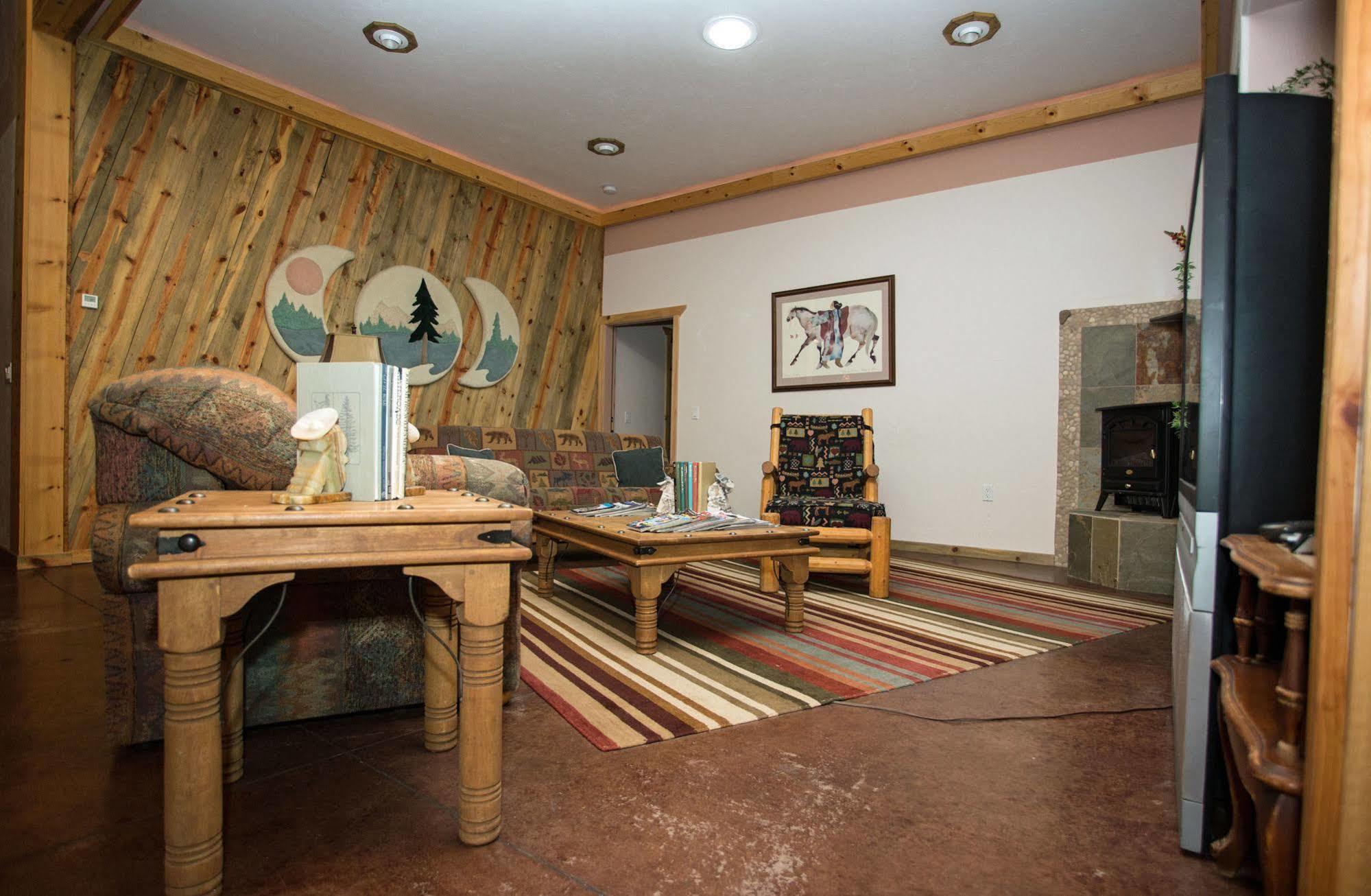 Diamondstone Guest Lodges La Pine Buitenkant foto