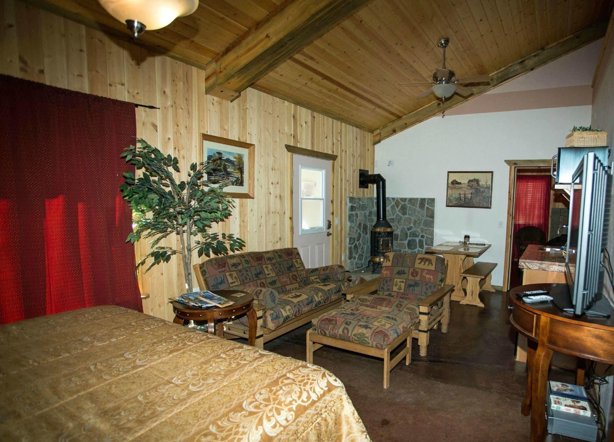 Diamondstone Guest Lodges La Pine Buitenkant foto